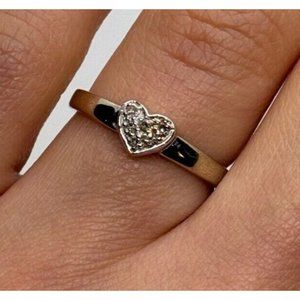10K WHITE GOLD DIAMOND HEART  RING SIZE 6